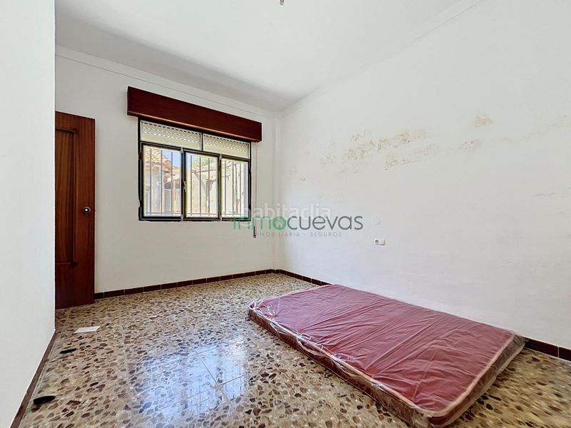 Foto 306224a5-514e-4a92-8b90-141ab86b2864. Casa adossada amb aparcament a Zurgena