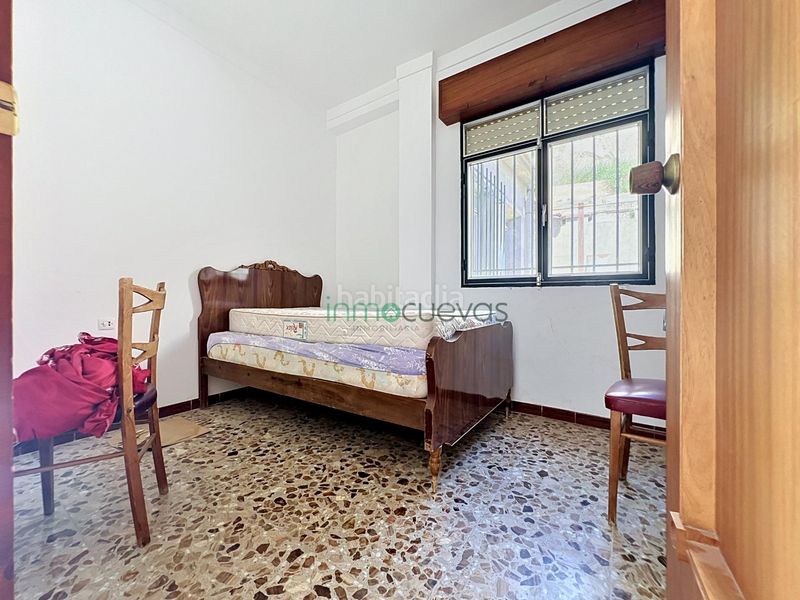 Foto bb04fe15-0f37-49d4-9f5c-f11f8f65870a. Casa adossada amb aparcament a Zurgena