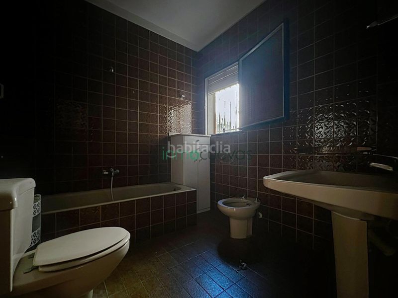 Foto c412f7df-c514-4901-a629-9c9693ddb371. Casa adossada amb aparcament a Zurgena