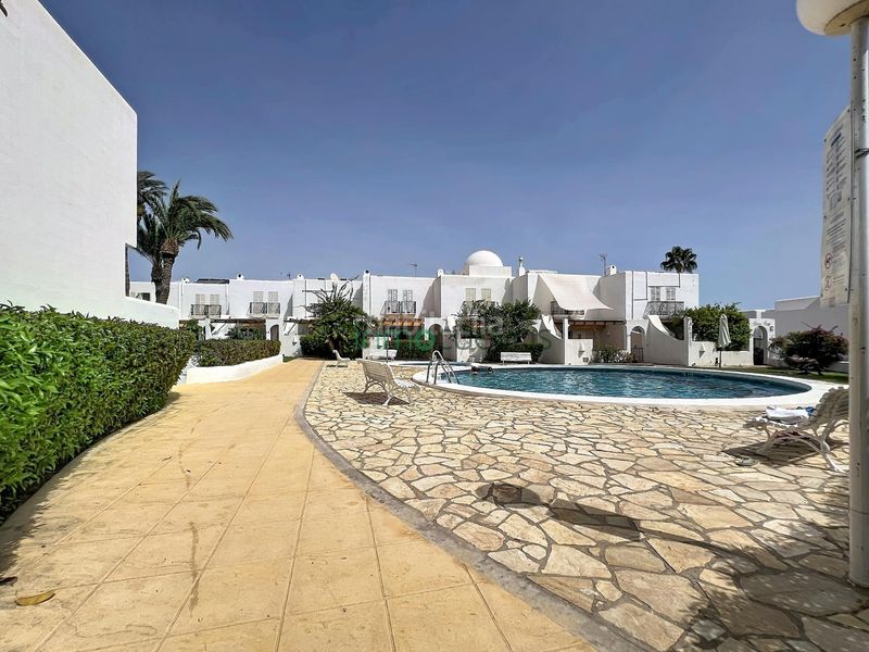 Foto a2b50b10-eec9-47b7-b51f-6d8e10540d48. Haus mit heizung parking pool in El Palmeral Mojácar