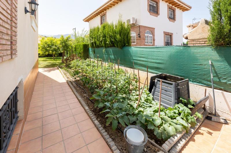 Foto ca90d9ec-5e5f-4798-bd32-20b257e57e51. Xalet amb calefacció aparcament piscina a Huétor Vega