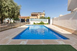 Maison  Calle de camacha. Amplio chalet con piscina, pista deportiva y vistas en ogíjares.