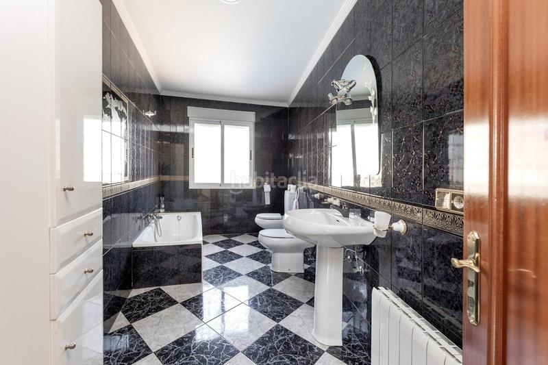 Foto c18e9b20-36c5-4ee3-be56-8a1529200841. Casa amplio chalet con piscina, pista deportiva y vistas . en Ogíjares