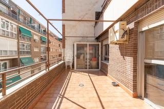 Piso en Calle infanta beatriz 3. Amplio piso con terraza en el centro de granada junto al metro