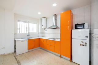 Apartament  Calle hornillo de cartuja. Apartamento de 2 dormitorios junto a triunfo