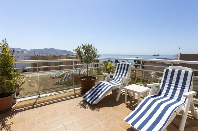Foto a9eb6d71-6e9d-42ef-bf6d-58d7e0ab9fbf. Àtic amb aparcament piscina a Playa de Granada Motril