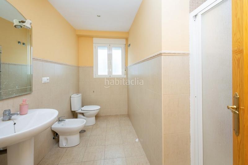 Foto 43e67483-fd56-4265-982f-2f832e84e00c. Piso fantástico piso en pleno centro , ideal para vivir o invertir. en Granada