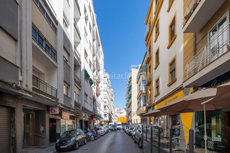 Foto ad8fa1e8-c4db-477c-8aee-941d246ba67e. Piso fantástico piso en pleno centro , ideal para vivir o invertir. en Granada