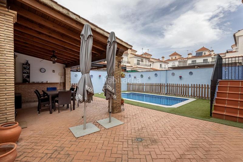 Foto 14de7bf6-faa6-4db2-ad75-cfb96656c3ff. Casa  adosada con piscina en Santa Fe