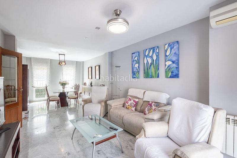 Foto 5de2bd59-d986-473e-b983-83fb279082fd. Casa  adosada con piscina en Santa Fe