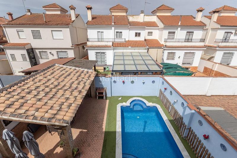 Foto a1d17bc1-46fe-4794-ba5d-4640f097a4c6. Casa  adosada con piscina en Santa Fe