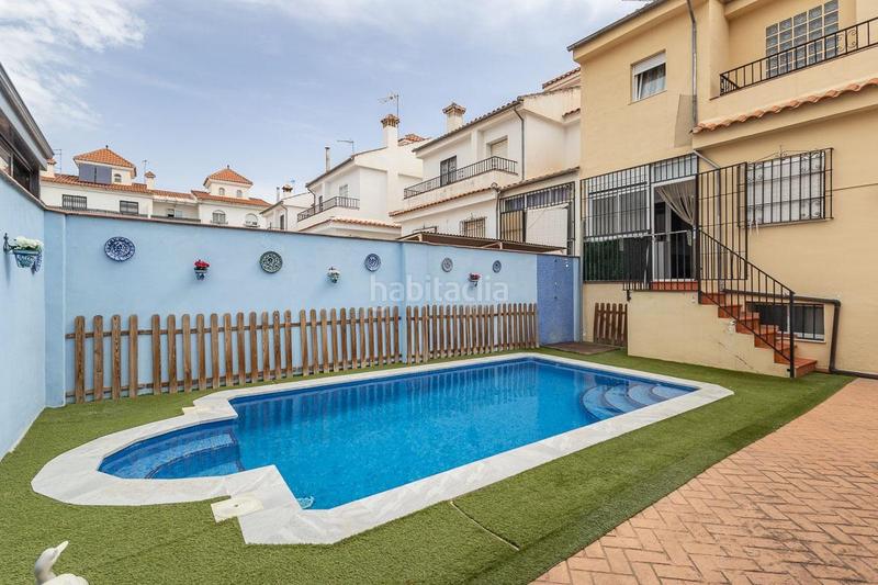 Foto a7e9ddbd-8743-41ac-9642-352a8eabb591. Casa  adosada con piscina en Santa Fe