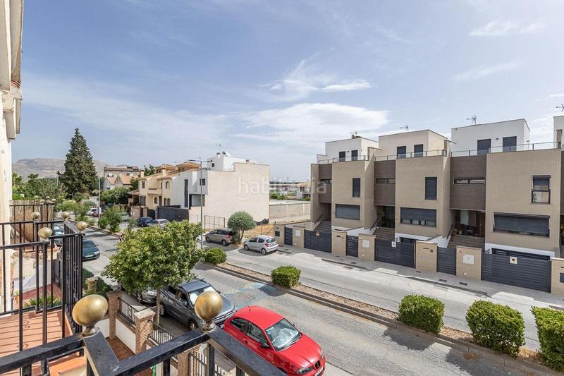 Foto c0d8c5a7-3b98-4332-a95c-3ad69f5ef7e9. Casa  adosada con piscina en Santa Fe