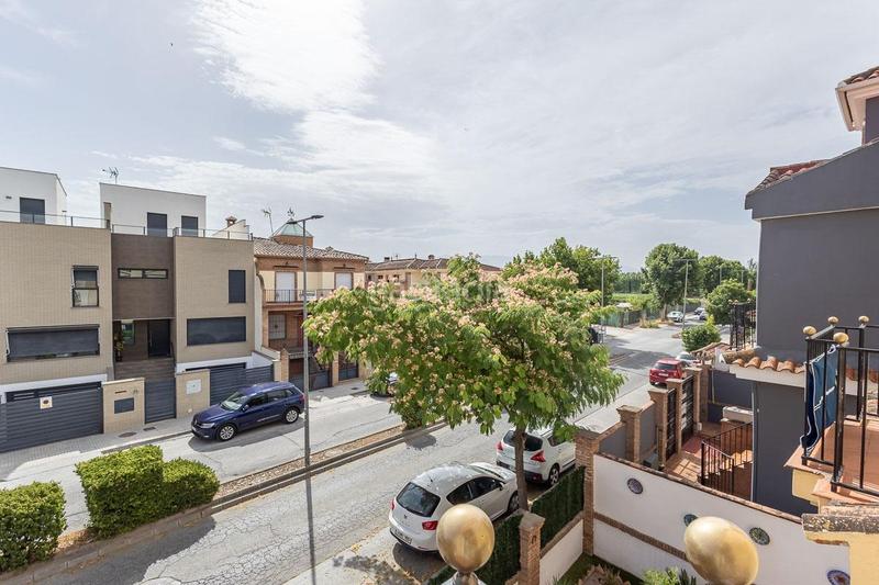 Foto c1ad1e43-76a0-4a08-974b-909996ff30c9. Casa  adosada con piscina en Santa Fe