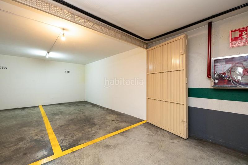 Foto 5b9e26d6-839a-417c-a539-f7b0b0b8a188. Parking coche en venta dos plazas de aparcamiento en el zaidin cochera cerrada en Granada