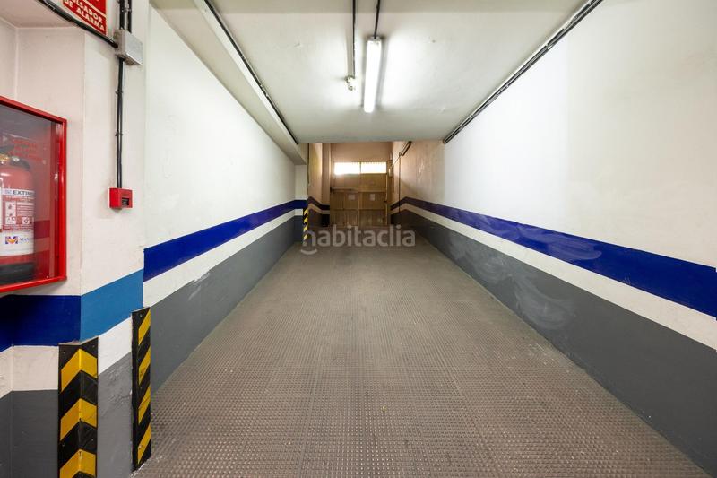 Foto e6363ff9-5f64-44ee-9612-8d72516dfce8. Parking coche en venta dos plazas de aparcamiento en el zaidin cochera cerrada en Granada