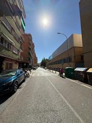 Location Appartement à Plaza de Toros. Amplio piso de 4 dormitorios con balcón en doctor azpitarte  ide