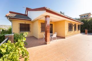 Xalet  Calle olivos 6. Estupenda casachalet de una sola planta en alfacar con vistas de