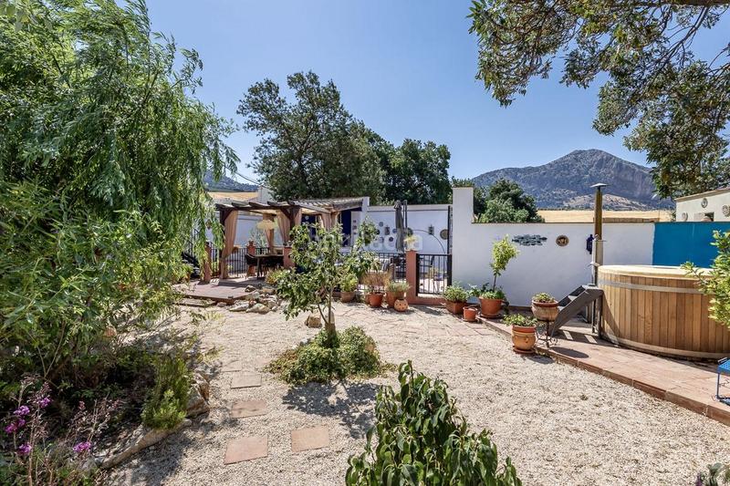 Foto 35678067-3d1d-481e-940b-3b9b6a3fa6aa. Xalet amb piscina a Loja