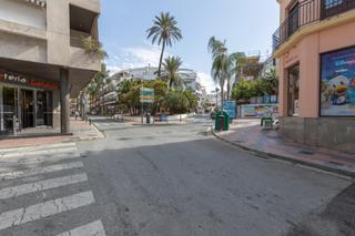 Aparcament cotxe  Calle calle de torres quevedo, 3. Olvídate de buscar aparcamiento en la playa!