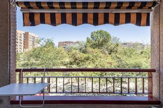 Appartement à Rosaleda - Juventud. Piso reformado en arabial