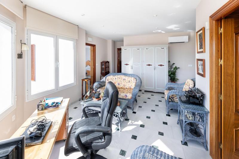 Foto 423ac844-2409-43b4-a6e5-49bbdd3a962f. Chalet avec chauffage parking dans San Francisco - El Chorrillo Gabias (Las)