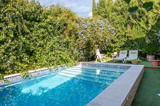 Maison jumelée à Huétor Vega. Casa pareada con piscina propia en los rebites, huétor vega