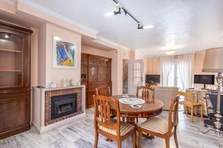 Maison à Jun. Oportunidad única! casa con garaje, zonas comunes y piscina en j