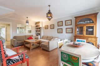 Casa adosada en Barrio de Albaicín. Exclusiva casa adosada en urbanización los cármenes de san migue