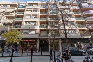 Pis  Pedro antonio de alarcon. Piso en venta en pleno centro de granada  planta alta, garaje y
