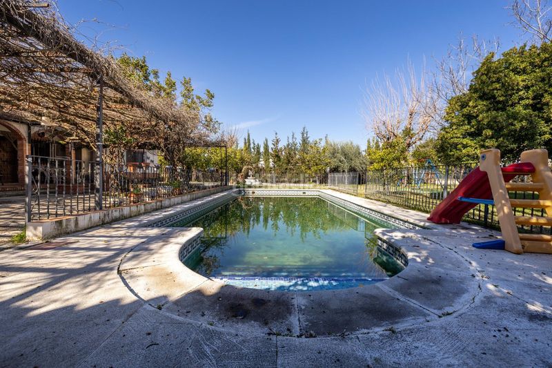 Foto c89ee376-689f-4816-bd76-34d732b1f486. Xalet amb aparcament piscina a Ogíjares