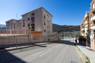 Pis a Lancha del Genil. Piso en venta en carretera de la sierra  oportunidad única vivie