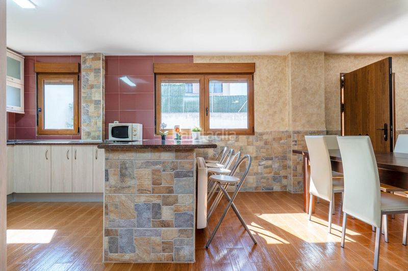 Foto a16302d6-3c81-41a5-b1a8-ce96becd0a94. Casa amb aparcament a Peligros