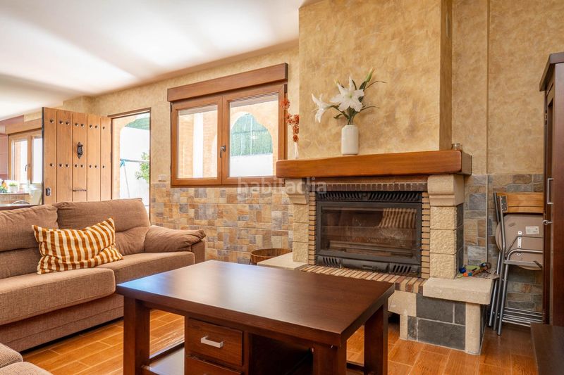 Foto b2d44b17-74cb-421b-bba8-420bfb9cb16b. Casa amb aparcament a Peligros