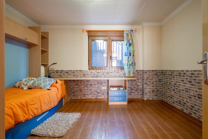 Foto eb92db88-98a0-47ef-aa30-54cbb97dd272. Casa amb aparcament a Peligros