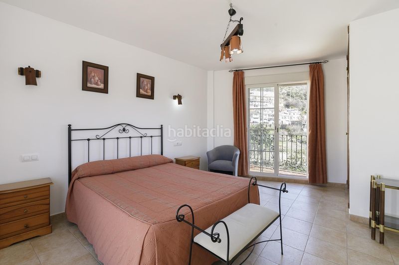 Foto dabd3347-8b5f-4a7d-a25e-e198cd88cc6e. Edifici a Güéjar Sierra