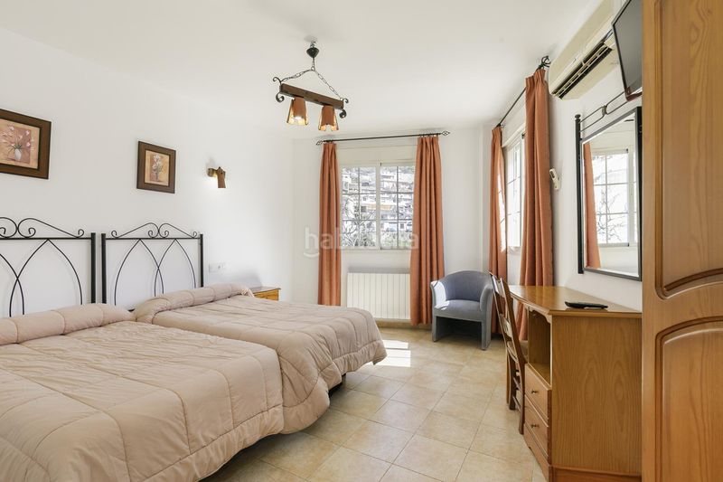 Foto f6166e60-03f2-44cc-a346-511a355ba25f. Edifici a Güéjar Sierra