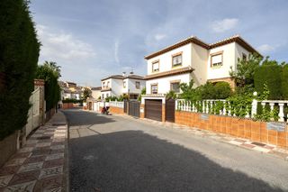 Casa aparellada a La Zubia Ciudad