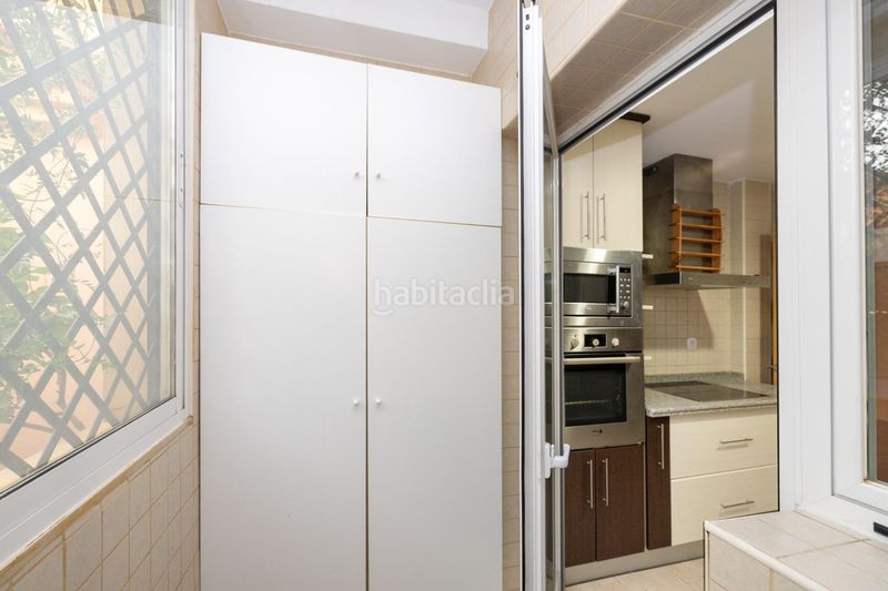 Foto 214f6a24-5354-40cd-b3ab-9136675796a9. Casa adosada en paseo pedro verde 2 ponemos a la venta esta preciosa casa en urbanizacion cerrada, con zonas comunes y piscina comunitaria. en Gabias (Las)