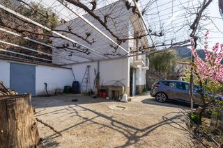 Chalet à Güéjar Sierra. Finca  urbana única con dos viviendas en güéjar sierra