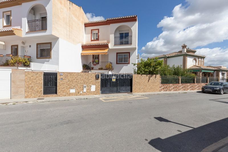 Foto f83e0e5e-3c05-4ea5-93d8-bb6f45b9a7c2. Casa pareada estupenda casa pareada con piscina en Híjar en Gabias (Las)