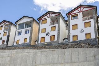 Duplex  212 urbanización sol y nieve #planta 0 puerta 9. Activo turístico en rentabilidad  sierra nevada  104 m2  operaci