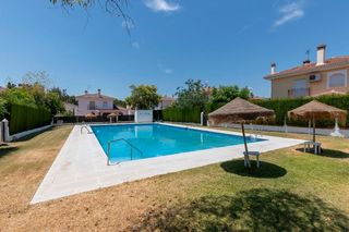 House  Urbanizacion urbanización parque de cubillas 37. Magnífica casa con parcela en urbanización privada con piscina c