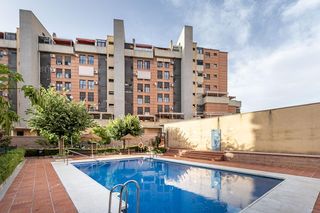 Appartamento in Cerrillo de Maracena - Periodistas. Amplio piso con piscina y garaje
