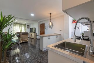 Etagenwohnung in Calle de laureado lópez muñoz 19. Ático reformado con ascensor, terraza y chimenea, listo para ent