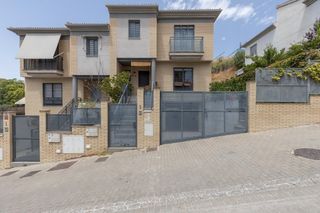 Casa aparellada a Lancha del Genil