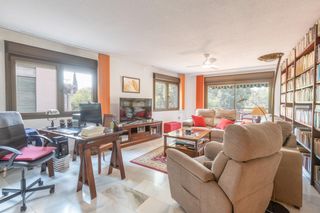 Pis  Escoriaza. Exclusivo piso señorial con terraza en el paseo del salón cuesta