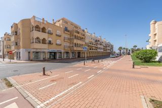 Flat in Almerimar. Oportunidad en almerimar junto al puerto
