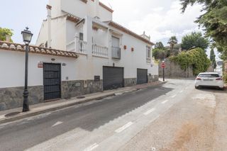 Maison jumelée  Calle de almajara 27. Exclusiva vivienda con piscina en la zona del serrallo con pisci