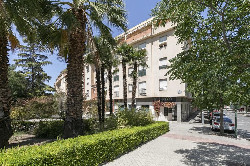 Foto 1f6417b3-4fd1-4250-9157-117ff0e09527. Apartament amb aparcament piscina a Rosaleda - Juventud Granada